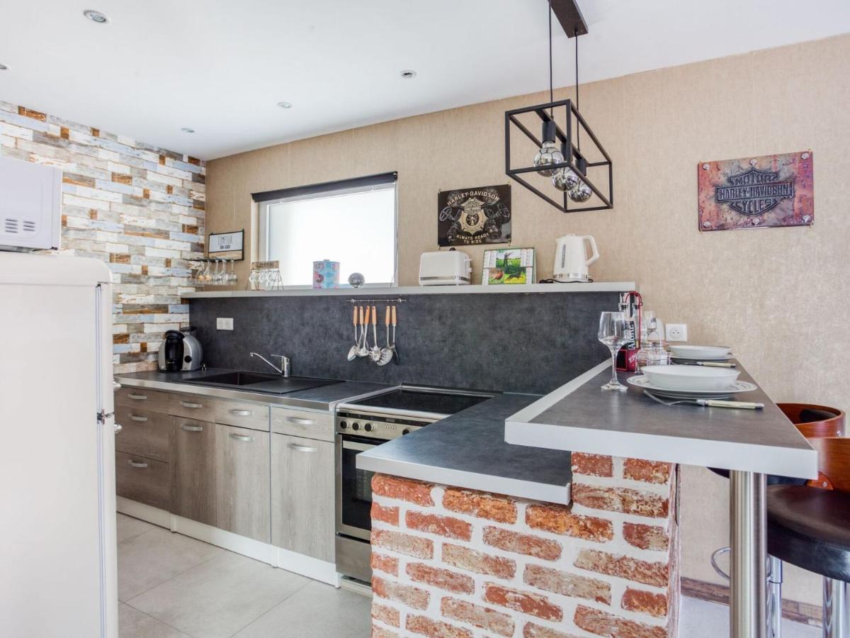 Cosy Apartment In Eperlecques With Fireplace Номер фото